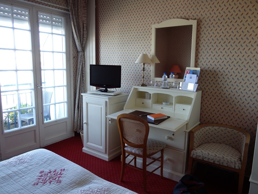 Le Goyen Hotel - Room 102 - Audierne - France by Artista49