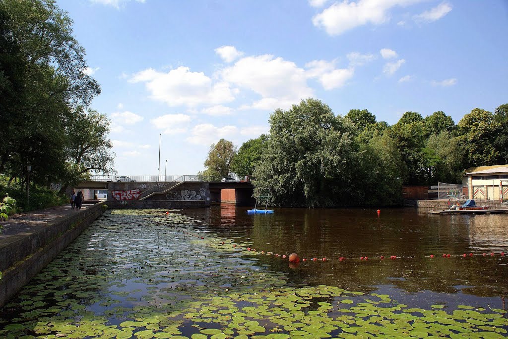 HAMBOURG - The lake of the school of canoe by J Ph. HEBRARD