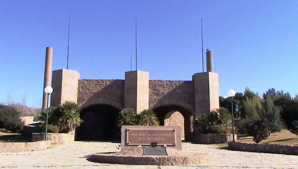 Monumento Pueblo Puntano by Oscar Metalero