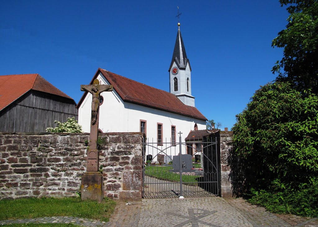 Kruzifix (1773) vor der Wenschdorfer Kirchhofmauer by H. Beierstettel