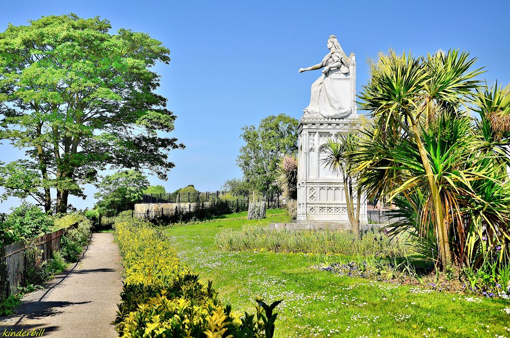 "Clifftow Parade"southend-on-sea. essex. may 2014 by kinderbill