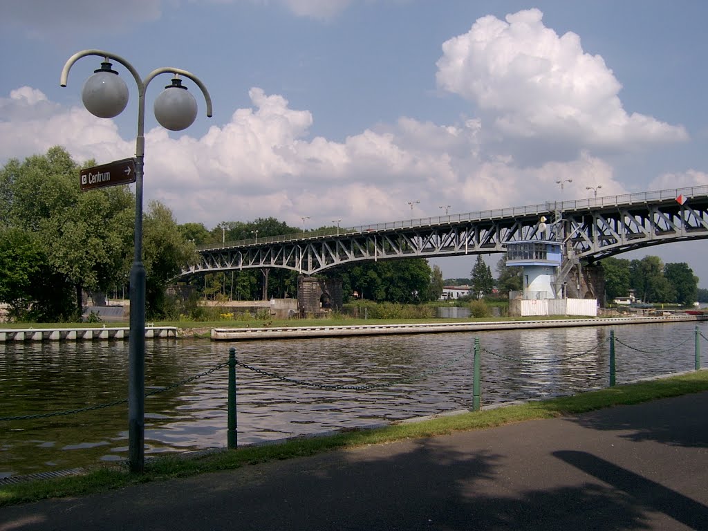 Roudnice nad Labem, železný most přes řeku Labe by alík