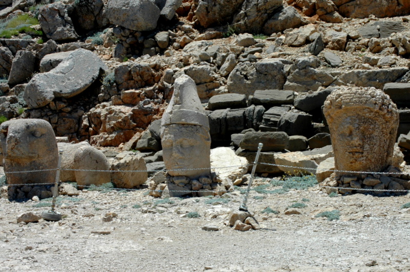 Nemrut dağı heykelleri, Osman Ünlü by Osman Ünlü