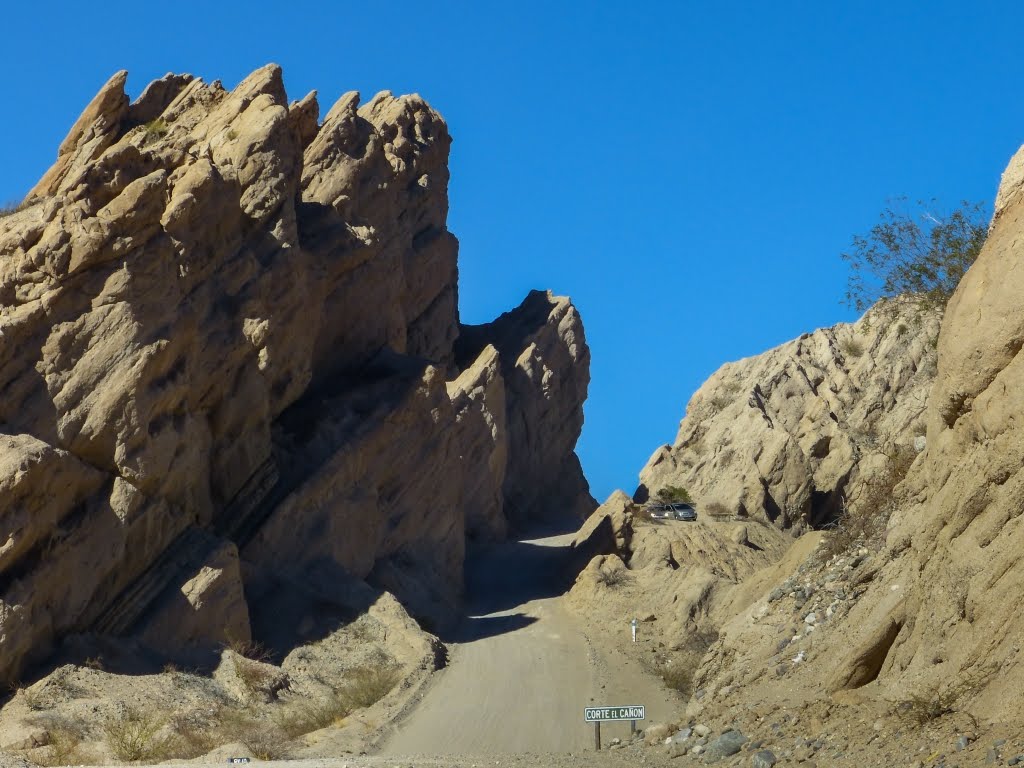 Corte El Cañon en la Quebrada de Las Flechas (jfe) by Javier E