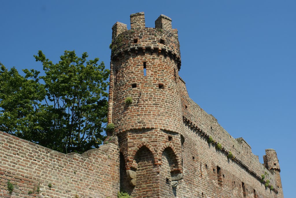 Rondom de oude stadsmuur. by Tonny Nagtegaal