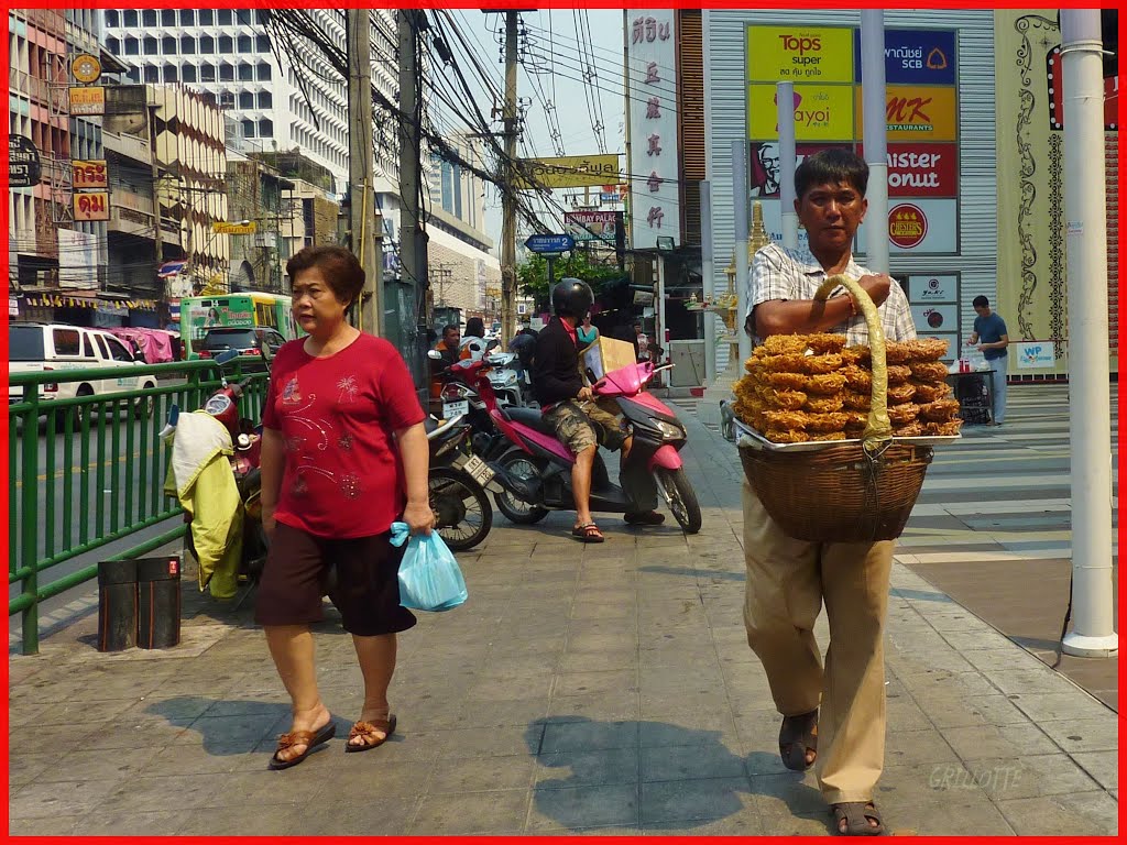 Thanon Phaya Thai, Ratchathewi, Bangkok 10400, Thailand by Grigrilagrillotte