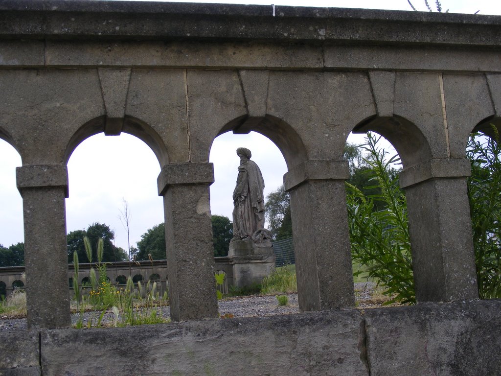 Statue at Crystal Palace by nigel21