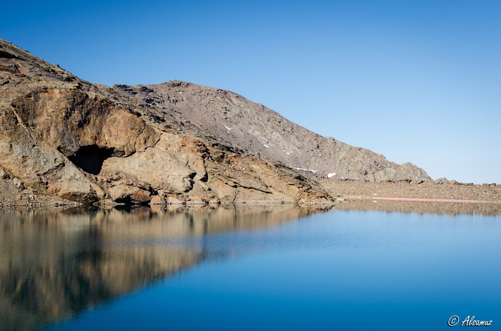 Laguna de las Yeguas y Tozal del Cartujo by ALSAMUZ