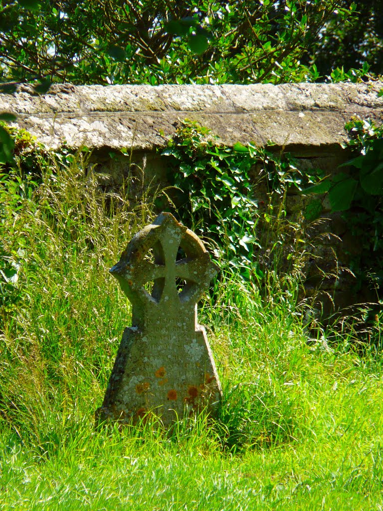 UK_England_Dorset_Shaftesbury_cross on the churchyard_P1380904 by George Charleston