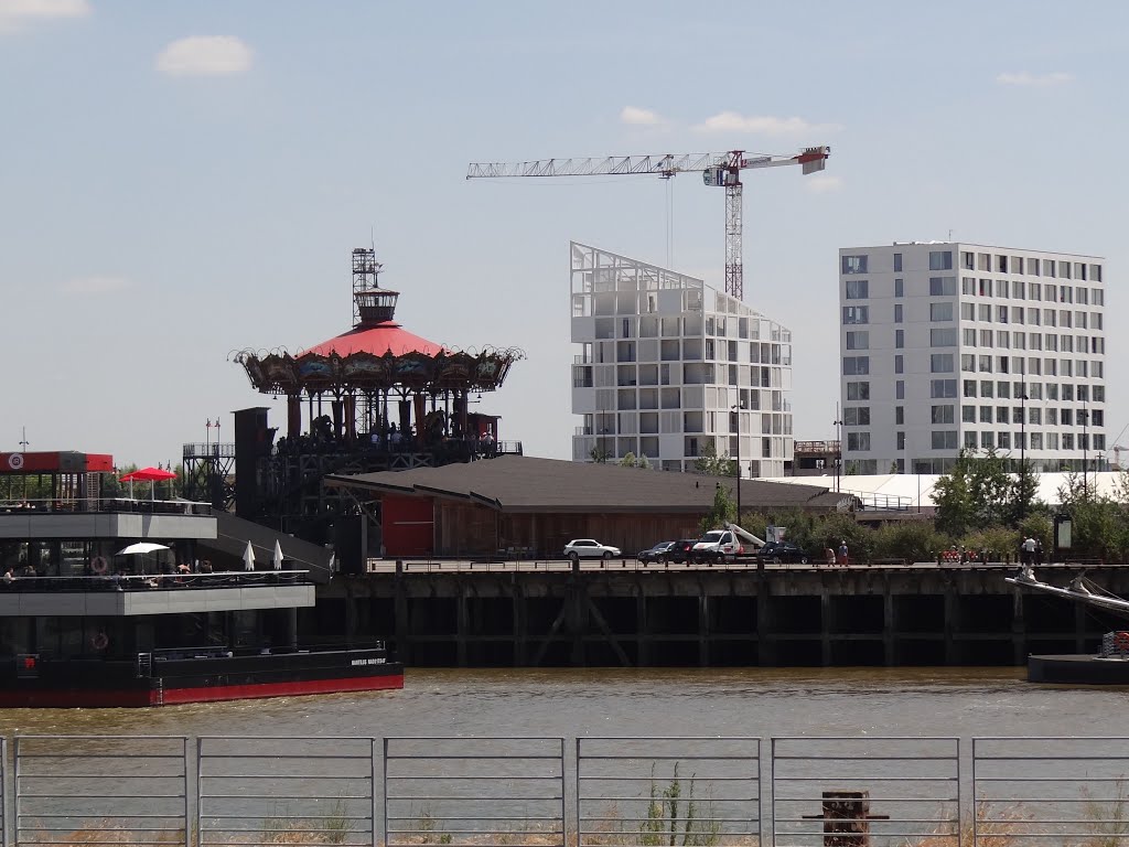 Carrousel des Mondes Marins - Nantes - France by Artista49