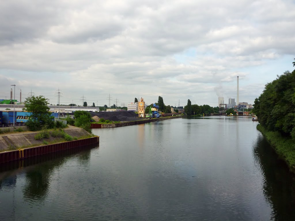 Rhein-Herne-Kanal mit Hafen Wanne-West (Wanne-Eickel) / 30.05.2014 by Daniil Bartholomae