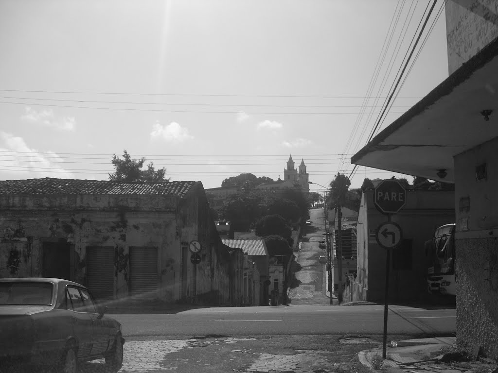 Rua Genaro Sorrentino. Sentido Rua Ladeira da Borborema. João Pessoa PB. (b.w) by Ben Hur Brito