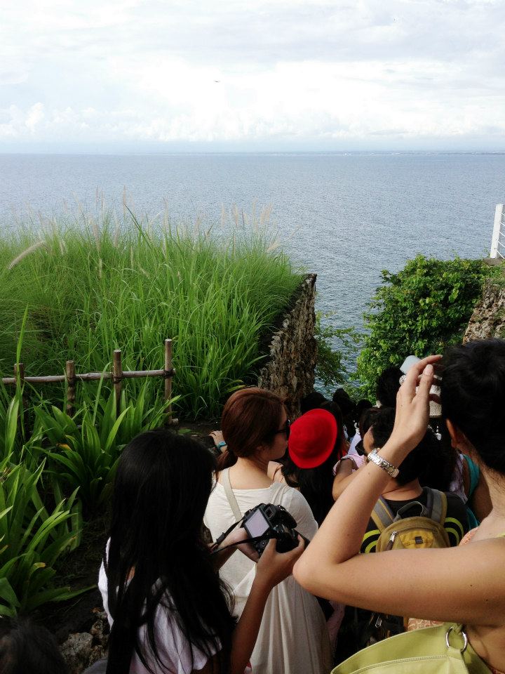 Queue to the Rock Bar, Ayana Resort, Bali by Charlie Pongrekun