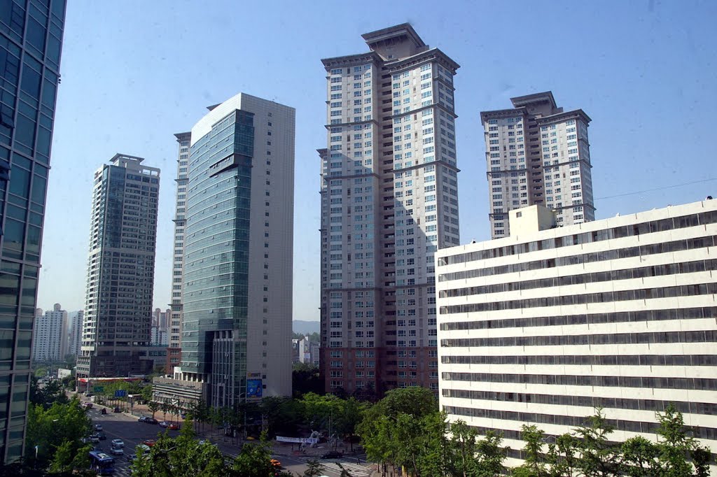 Fotografia de Edificios en Yeouido, Seúl, Corea del Sur by Antonio Alba