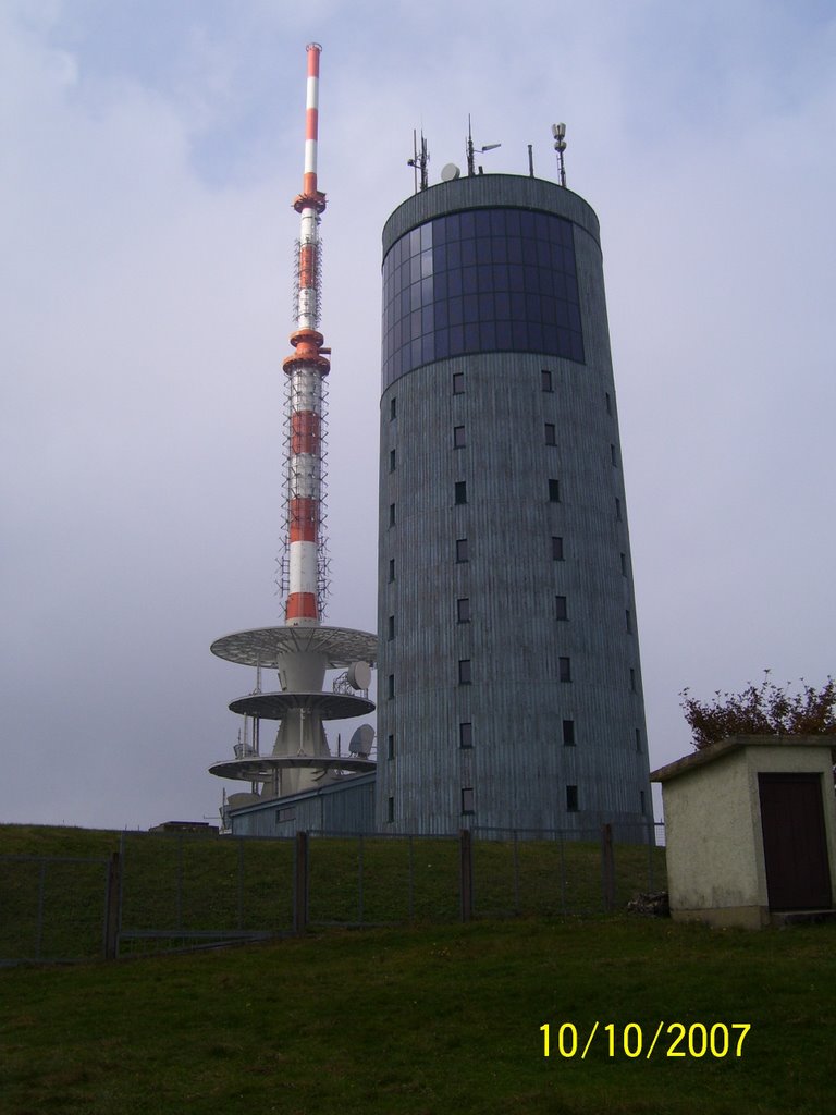 Großer Inselsberg-neue Wetterwarte mitTelekomumsetzer- Brotterrode by Micha Sch