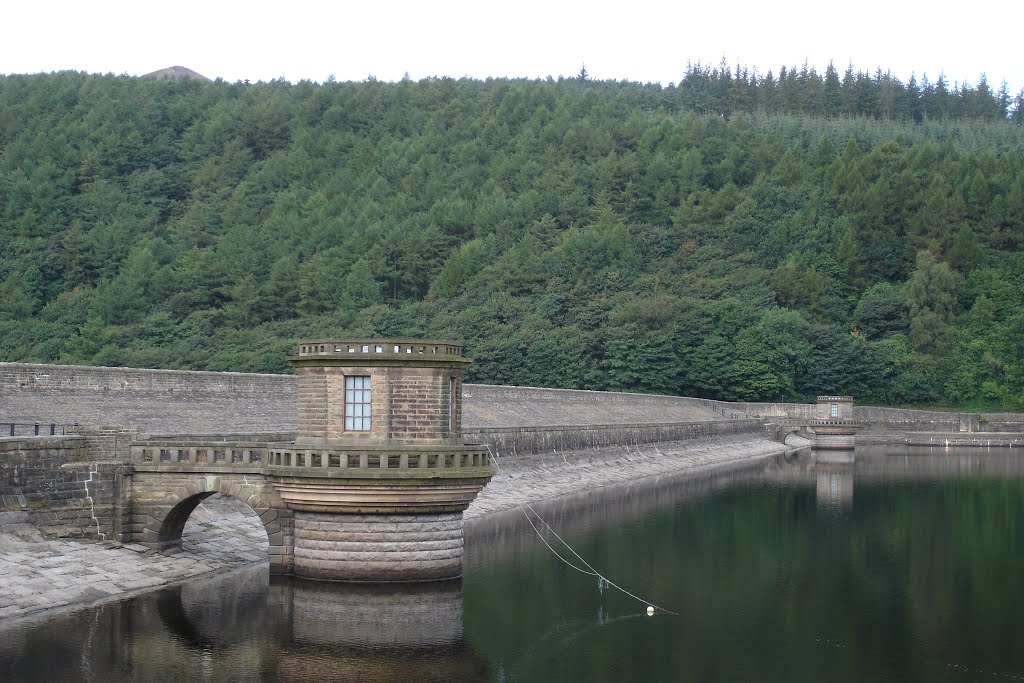 Ladybower Reservoir by citizenandrew