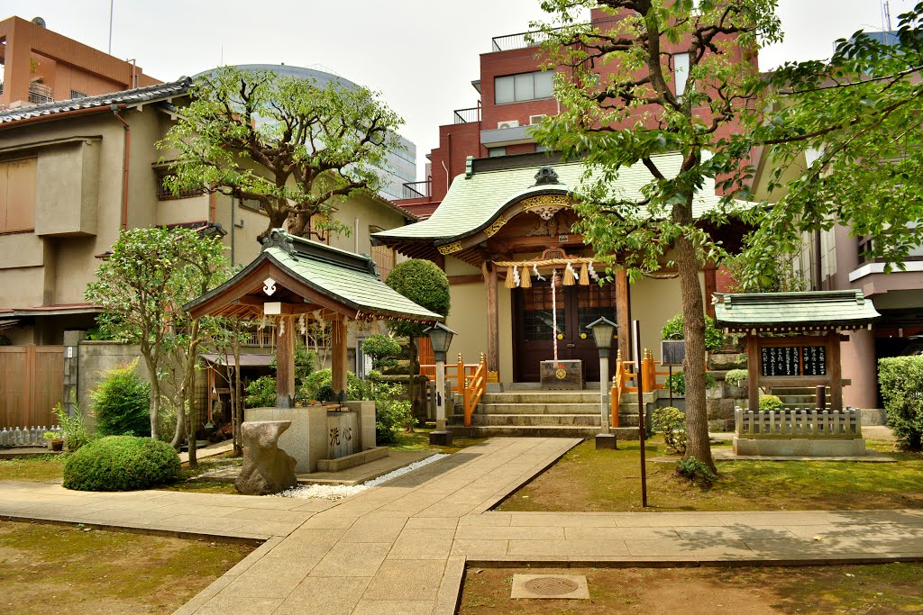 湯島御霊社 拝殿 YushimaGoryo shinto shrine by nkmroioikkkz