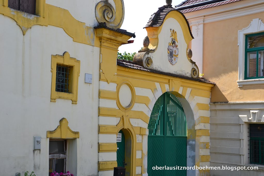 Portal in Horní Vidim by Robert Knothe