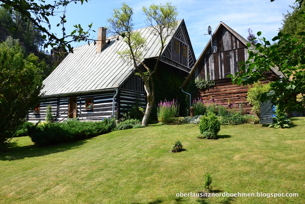 Umgebindehaus in Dolní Vidim by Robert Knothe