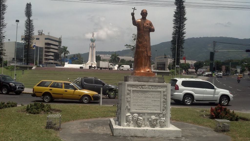 San Salvador, El Salvador by Pablo Galán