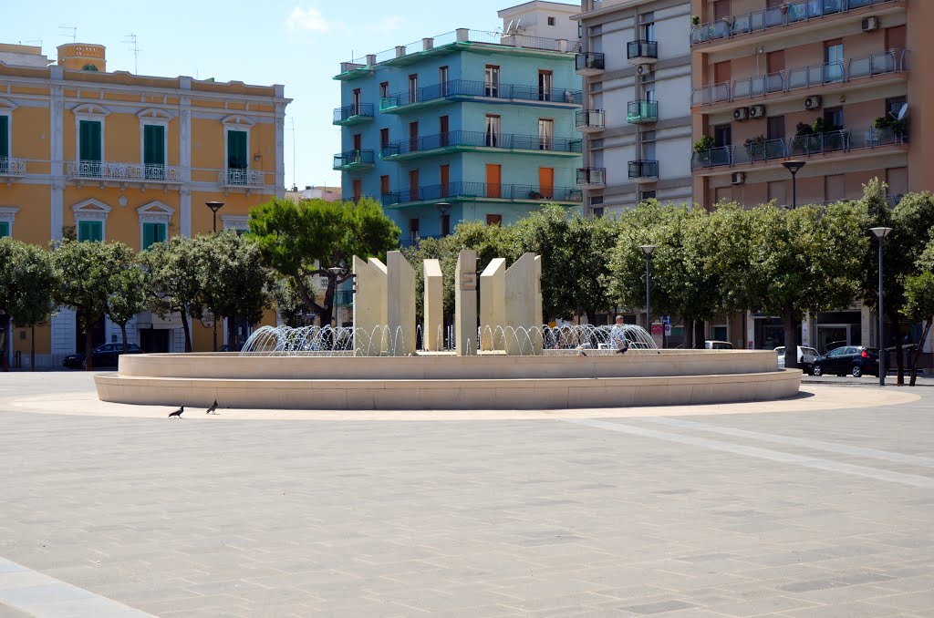 Place Vittorio Emanuele II - Fontaine moderne construite en 2012 by Jean Mahy