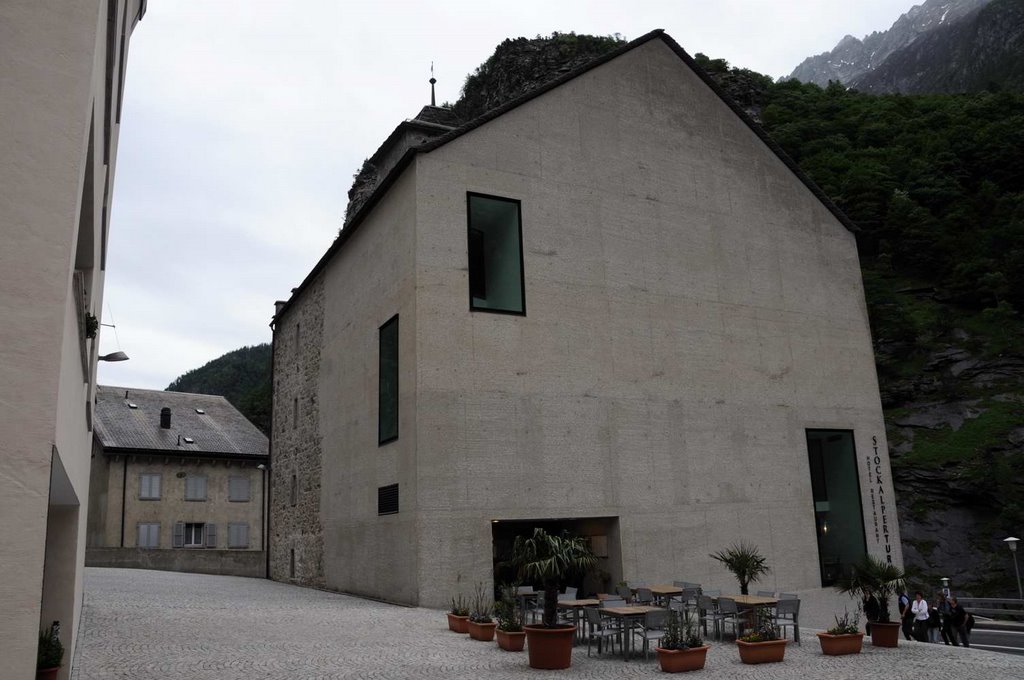 Stockalperturm Neu- und Altbau nach dem Unwetterunglück by Marcel Baechler