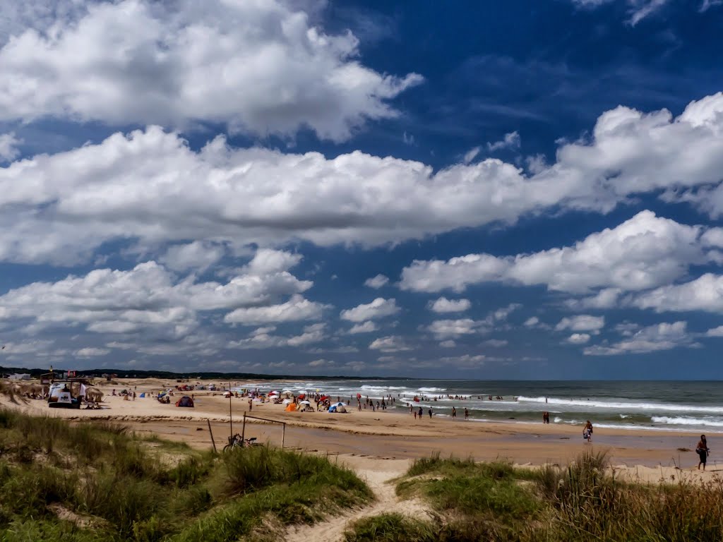 Playa del Desplayado by Martin Martines