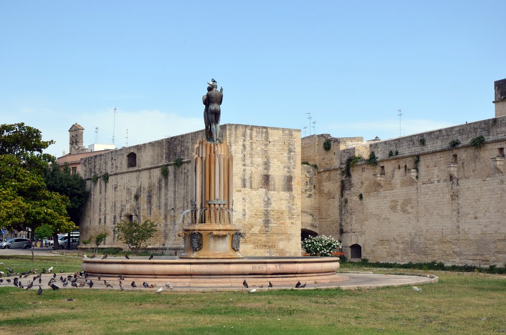 Lecce - Rue Guglielmo Marconi - Fontaine de l'amour by Jean Mahy