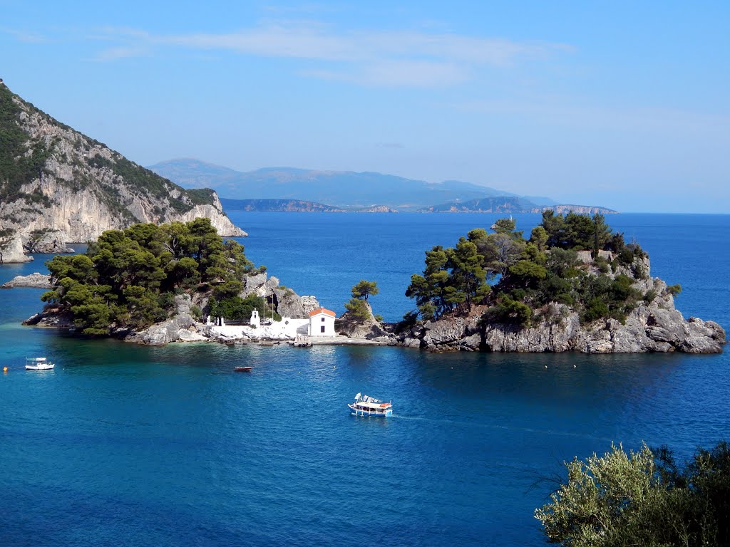 Parga (Panagia island) by theodora