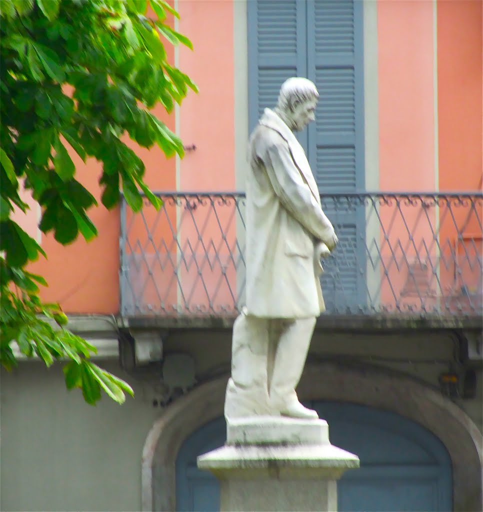 Bellano (lago di Como), monumento a Tommaso Grossi by Daniel Wilk