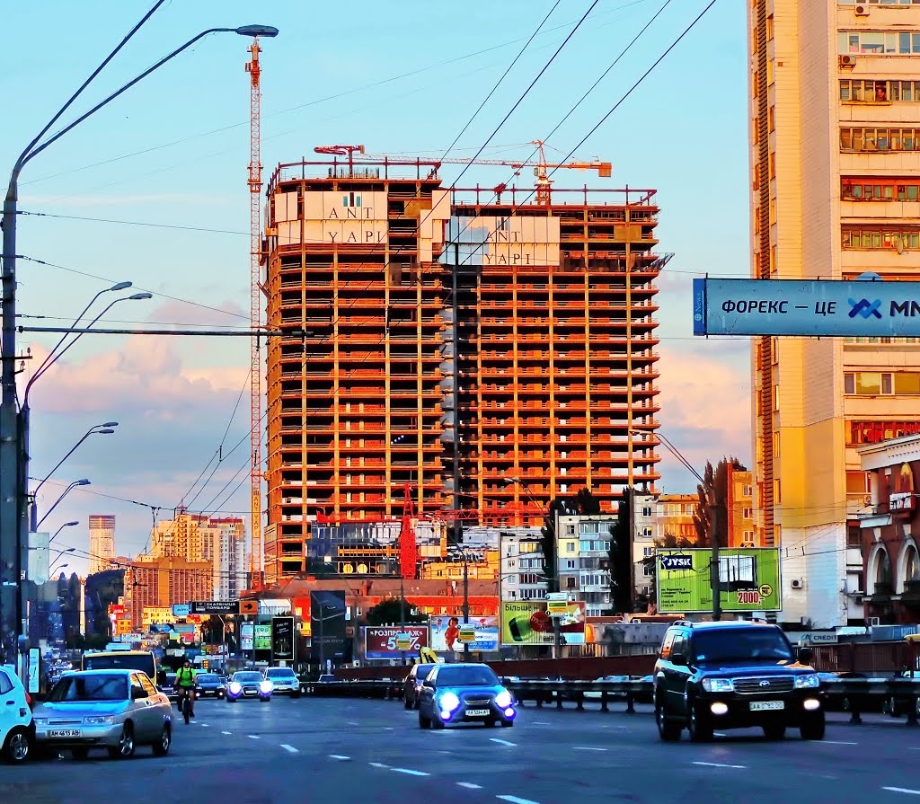 "Sky Tovers" street corner Sholudenko and Victory Avenue Kiev. ("Sky Товерс" угол улицы Шолуденко и проспекта Победы Киев).. by Сергей Д