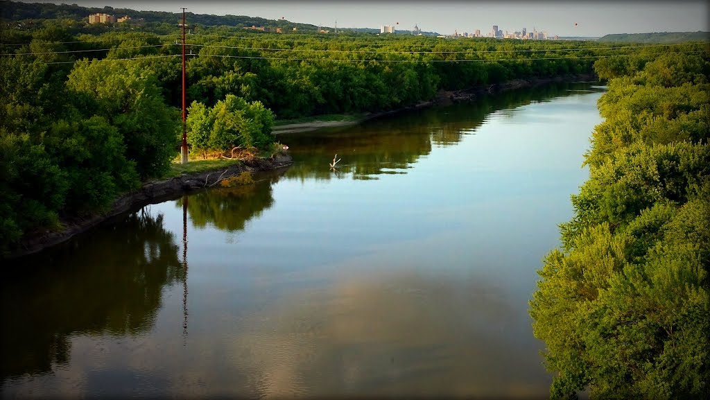 Minnesota River by Gabriel Vanslette