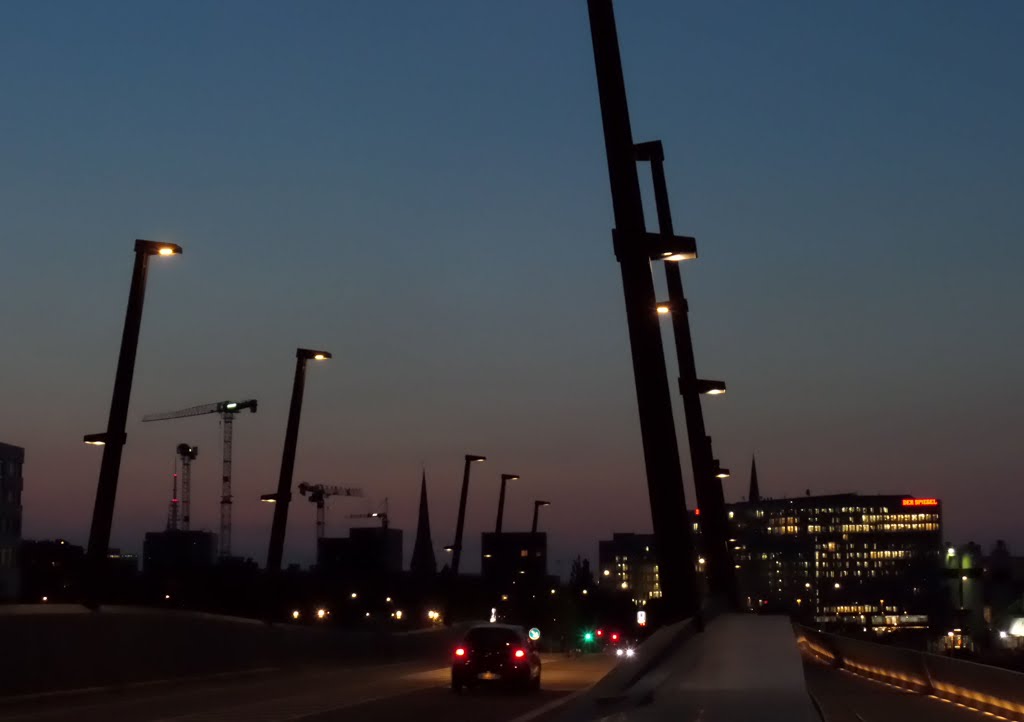 Hamburgs neueste Brücke überquert den Baakenhafen by vp_hmbg-PRO PANORAMI…