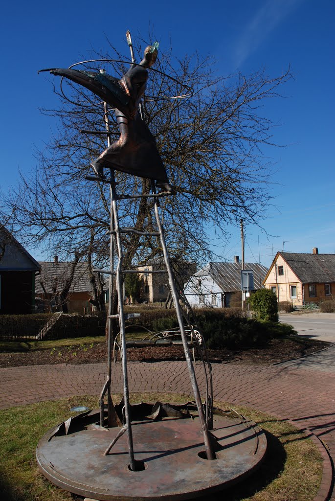 Angel, sculpture of Henrikas Orakauskas in Kupiskiis by Daivule