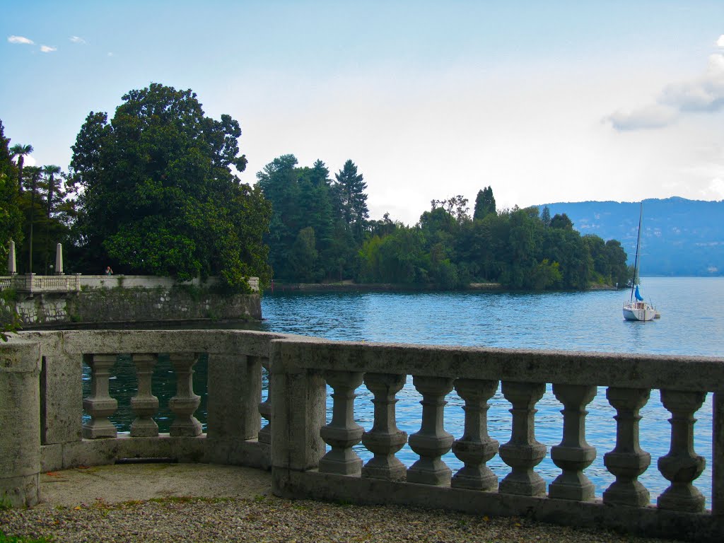 Pallanza (lago Maggiore), giardini di villa Giulia by Daniel Wilk