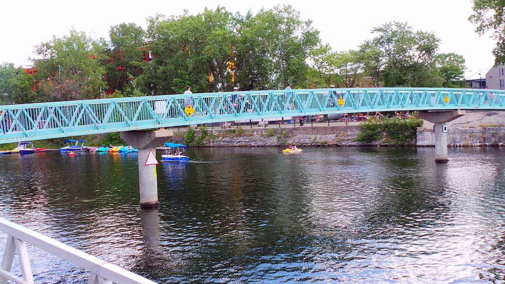 Canal Lachine, Montréal, le 8 août 2014 by Sergeï D.