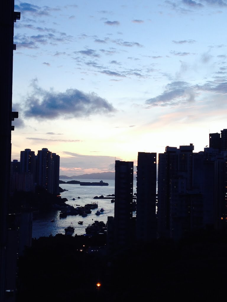 Aberdeen Harbour HK by Nicholas Cuthbertson