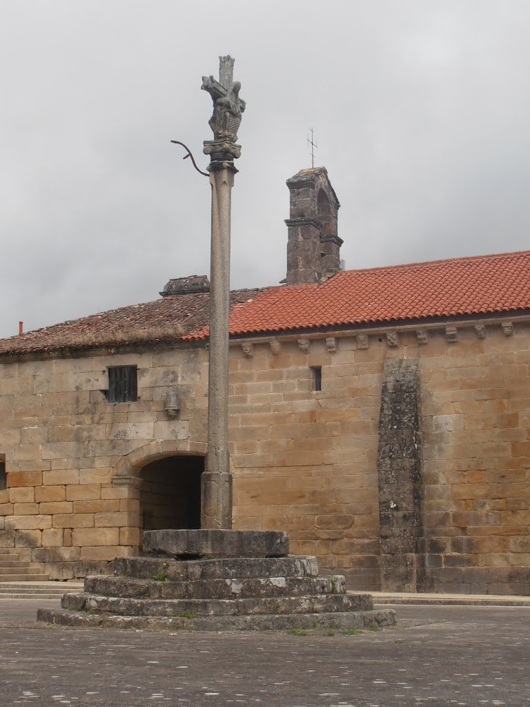 Cruceiro do Santuario da Virxe do Camiño by Eladio Cortizo