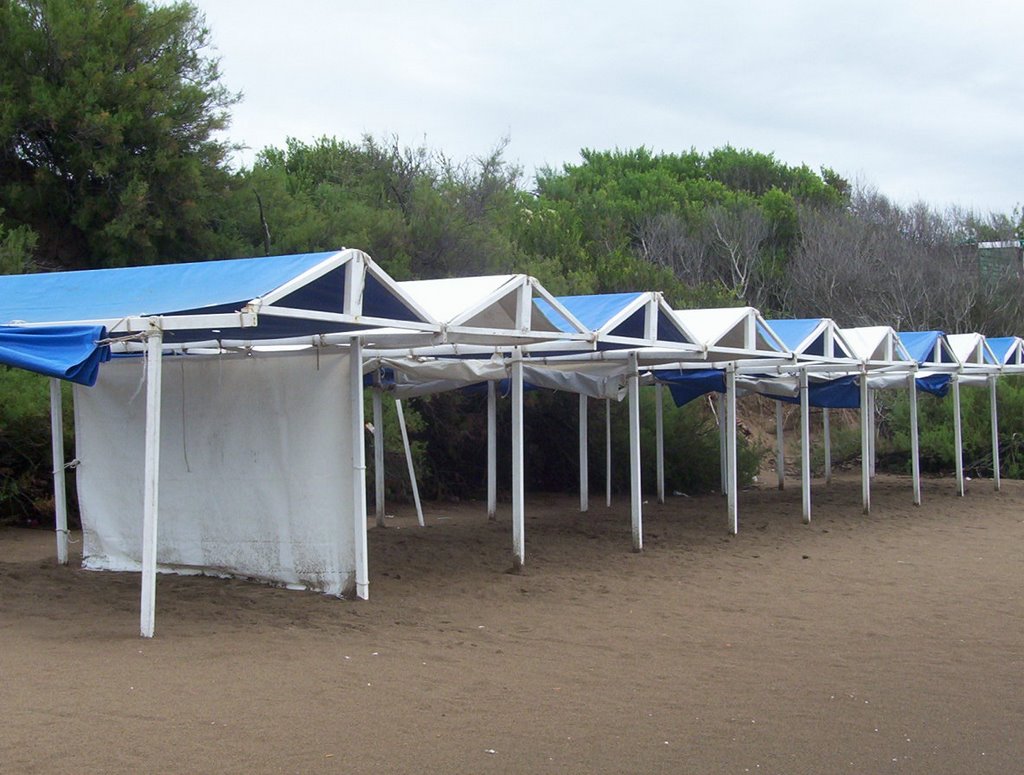 Costa del este 451 - carpas y viento by andysanisidro