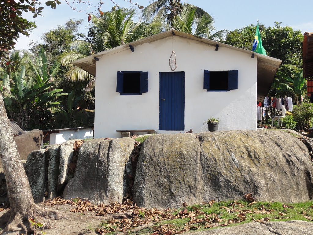 Casa sobre las Rocas, Praia de Castelhanos, Ilhabela, SP by Efraim Omar Revelo