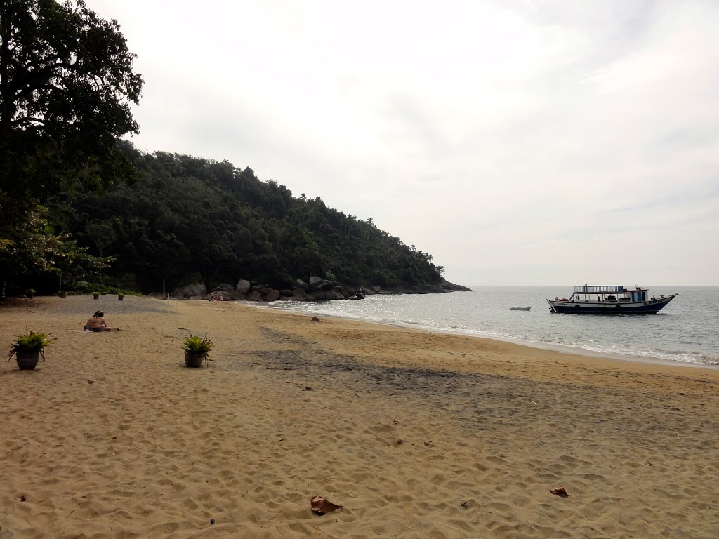 Jabaquara, Ilhabela, Sao Paulo by Efraim Omar Revelo