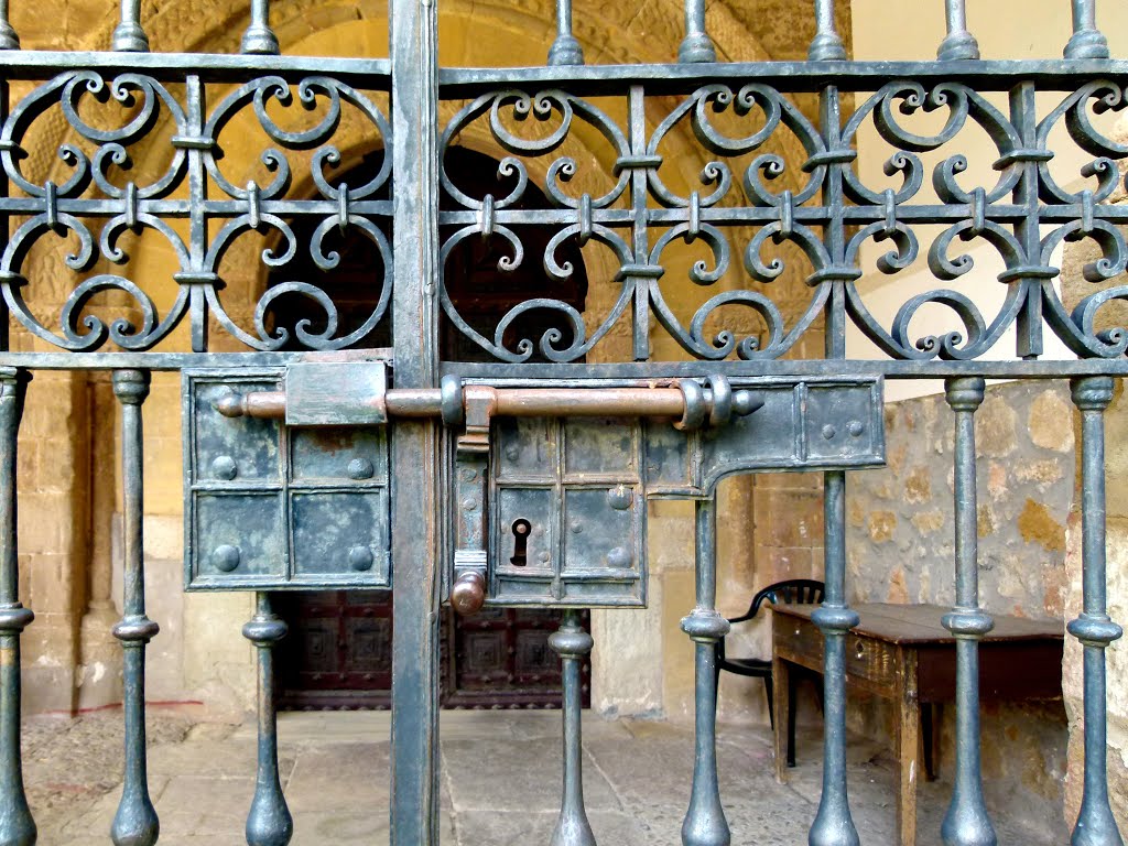 ATIENZA (Guadalajara). Sierra Norte. 2014. 559. Iglesia de San Bartolomé (sXIII). Detalle. by Carlos Sieiro del Ni…