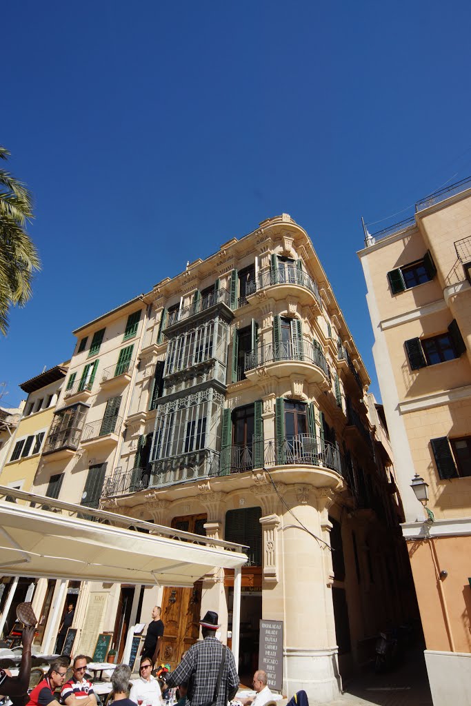 Plaça de la Llotja, Palma de Mallorca by Steven en Hanneke