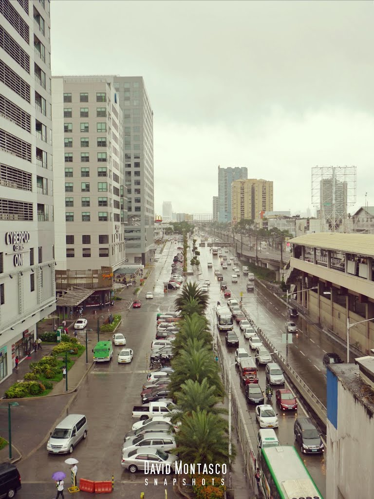 MRT Quezon Avenue Station 2014 by David Montasco