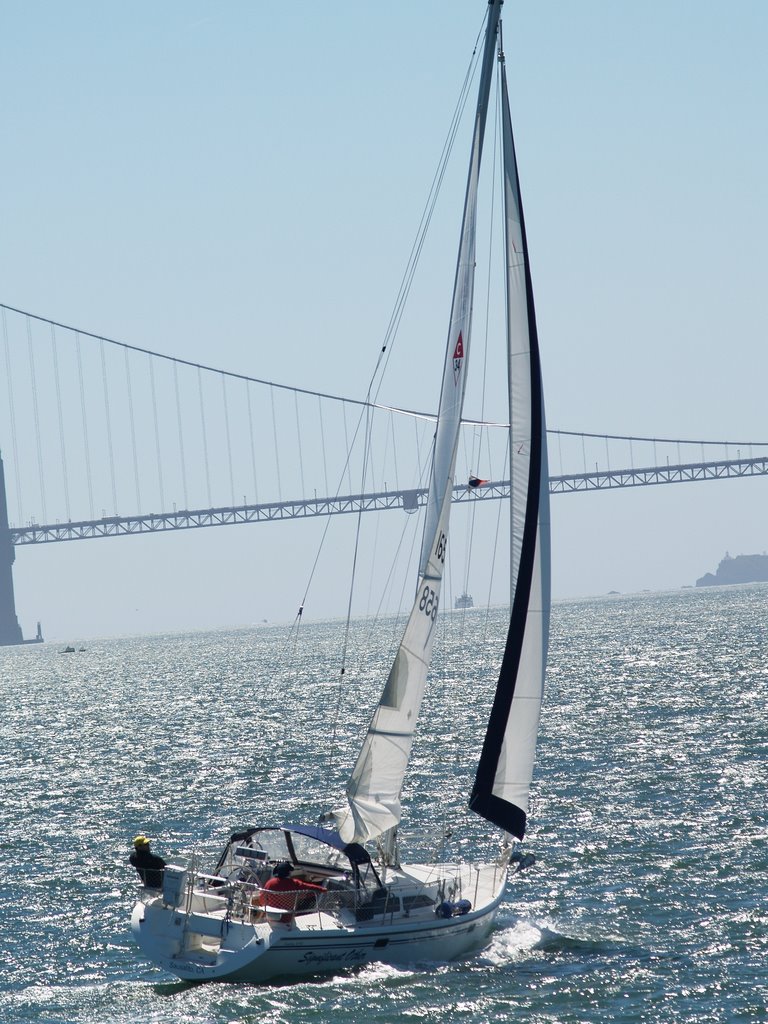 Sail by the Golden Gate Bridge by Marcin Szutkowski