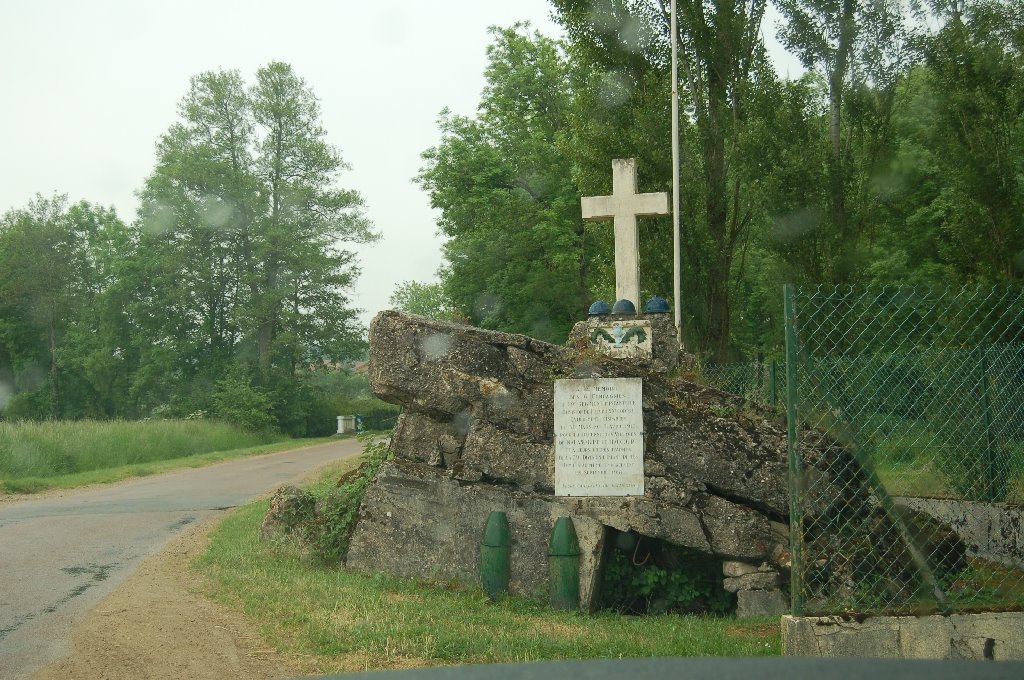 Denkmal für die 6. Kompanie des französischen 69. Infanterieregiment an der Straße nach by CptHornblower