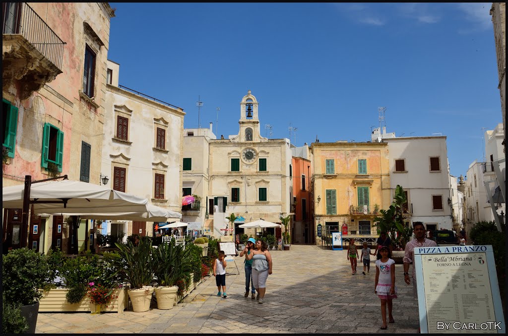 Polignano A Mare - Largo V.Emanuele o Piazza dell'Orologio by CarloTK