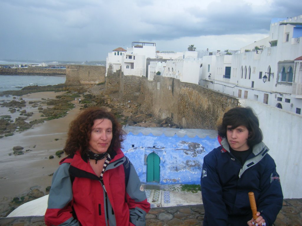 Asilah. muralla exterior by juan escalante