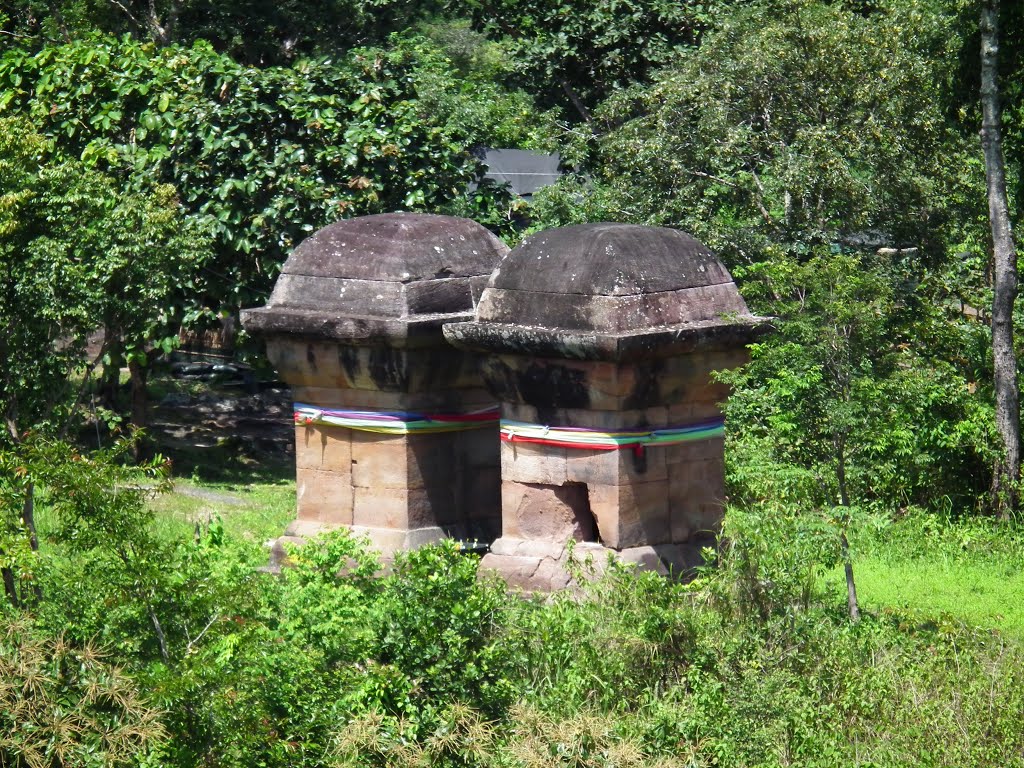 Twin Stupa at Pha Mo E Deang National Park by pr8ngkiet