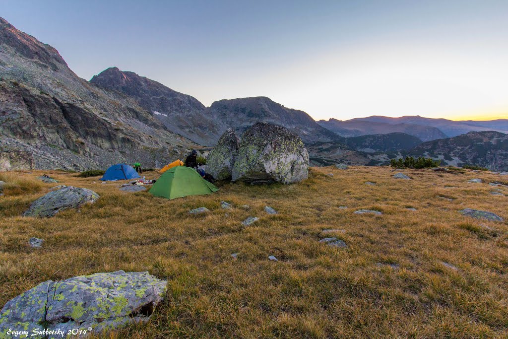 Our camp above Strashnoto Ezero. by Evgeny Subbotsky